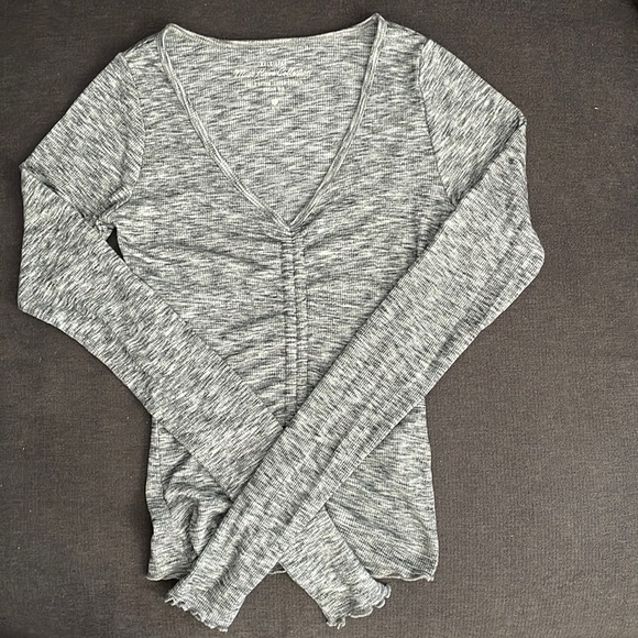 EUC Hollister ruched ribbed long sleeve top 🖤 - Picture 1 of 3